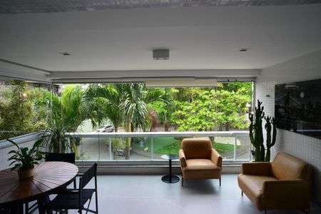 Apartamento à venda com 139m², 3 quartos e 2 vagas Apartamento à venda com 139m², 3 quartos e 2 vagasVaranda