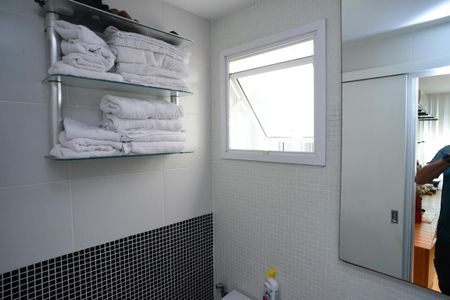 Apartamento à venda com 139m², 3 quartos e 2 vagas Apartamento à venda com 139m², 3 quartos e 2 vagasBanheiro da Suíte