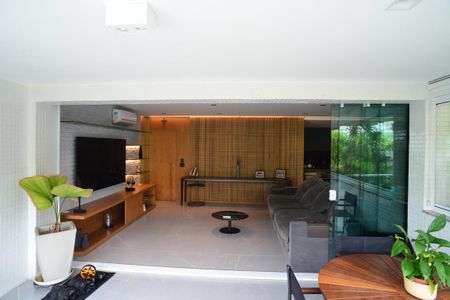 Apartamento à venda com 139m², 3 quartos e 2 vagas Apartamento à venda com 139m², 3 quartos e 2 vagasSala