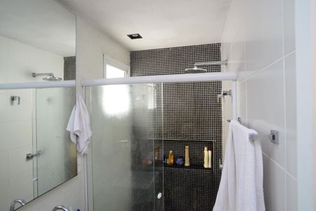 Apartamento à venda com 139m², 3 quartos e 2 vagas Apartamento à venda com 139m², 3 quartos e 2 vagasBanheiro da Suíte