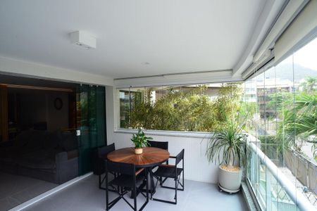 Apartamento à venda com 139m², 3 quartos e 2 vagas Apartamento à venda com 139m², 3 quartos e 2 vagasVaranda