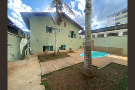 Casa à venda com 360m², 3 quartos e 3 vagas