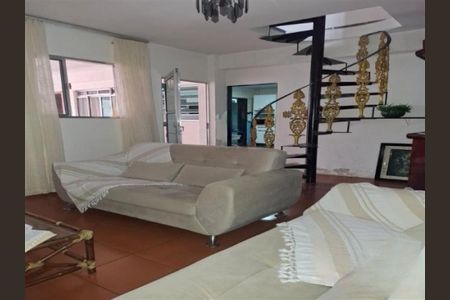 Casa à venda com 4 quartos, 224m² em Parque Boturussu, São Paulo