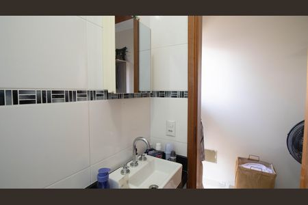 Casa de condomínio à venda com 65m², 2 quartos e 1 vaga Casa de condomínio à venda com 65m², 2 quartos e 1 vagaBanheiro da Suíte 1