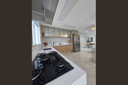 Casa à venda com 3 quartos, 200m² em Parque Oratório, Santo André