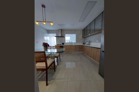 Casa à venda com 3 quartos, 200m² em Parque Oratório, Santo André