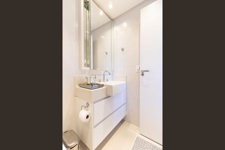 Apartamento à venda com 74m², 2 quartos e 2 vagasBanheiro da Suíte