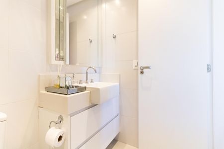 Apartamento à venda com 74m², 2 quartos e 2 vagasBanheiro da Suíte