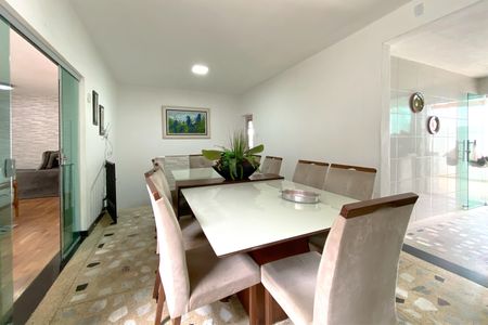 Casa à venda com 308m², 4 quartos e 4 vagasSala de Jantar