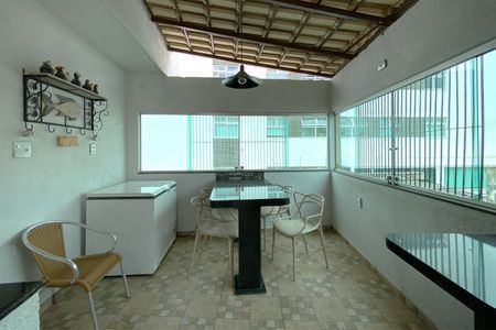 Casa à venda com 308m², 4 quartos e 4 vagasarea externa 