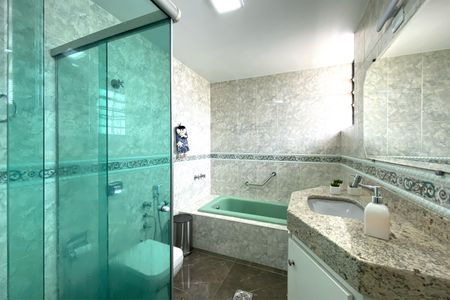 Casa à venda com 308m², 4 quartos e 4 vagasbanheiro suite 