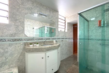 Casa à venda com 308m², 4 quartos e 4 vagasbanheiro suite 