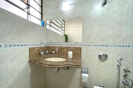 Casa à venda com 308m², 4 quartos e 4 vagasBanheiro Social\