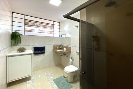 Casa à venda com 308m², 4 quartos e 4 vagasBanheiro Social\