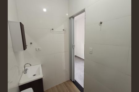 Banheiro de kitnet/studio para alugar com 1 quarto, 18m² em Planalto Paulista, São Paulo