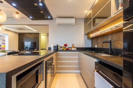 Cozinha de apartamento à venda com 2 quartos, 153m² em Campo Belo, São Paulo