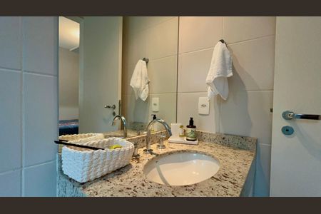 Apartamento à venda com 157m², 3 quartos e 3 vagas Apartamento à venda com 157m², 3 quartos e 3 vagasBanheiro da Suíte 2