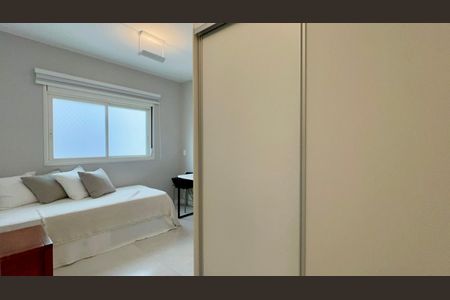 Apartamento à venda com 157m², 3 quartos e 3 vagas Apartamento à venda com 157m², 3 quartos e 3 vagasSuíte 1