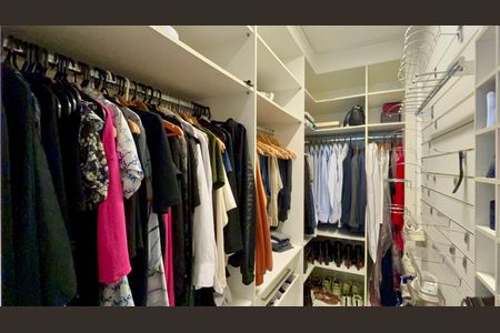 Apartamento à venda com 157m², 3 quartos e 3 vagas Apartamento à venda com 157m², 3 quartos e 3 vagasCloset da suíte 3
