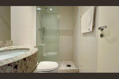 Apartamento à venda com 157m², 3 quartos e 3 vagas Apartamento à venda com 157m², 3 quartos e 3 vagasBanheiro da Suíte 1