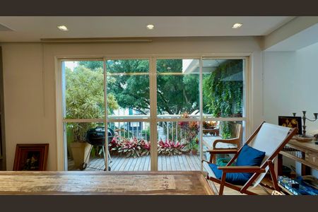 Apartamento à venda com 157m², 3 quartos e 3 vagas Apartamento à venda com 157m², 3 quartos e 3 vagasVaranda