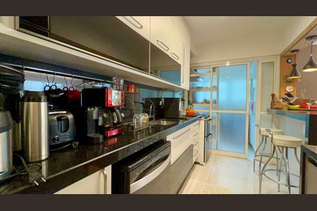 Apartamento à venda com 157m², 3 quartos e 3 vagas Apartamento à venda com 157m², 3 quartos e 3 vagasCozinha