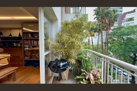 Apartamento à venda com 157m², 3 quartos e 3 vagas Apartamento à venda com 157m², 3 quartos e 3 vagasVaranda