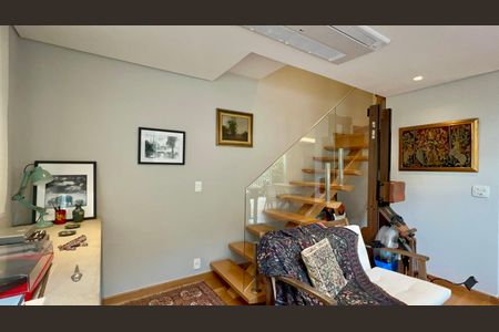 Apartamento à venda com 157m², 3 quartos e 3 vagas Apartamento à venda com 157m², 3 quartos e 3 vagasEscada