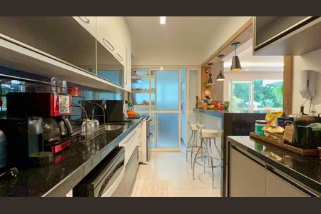 Apartamento à venda com 157m², 3 quartos e 3 vagas Apartamento à venda com 157m², 3 quartos e 3 vagasCozinha