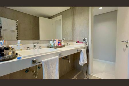 Apartamento à venda com 157m², 3 quartos e 3 vagas Apartamento à venda com 157m², 3 quartos e 3 vagasBanheiro da Suíte 3