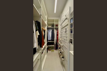 Apartamento à venda com 157m², 3 quartos e 3 vagas Apartamento à venda com 157m², 3 quartos e 3 vagasCloset da suíte 3