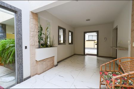 Apartamento à venda com 90m², 3 quartos e 2 vagas Apartamento à venda com 90m², 3 quartos e 2 vagasHall de entrada