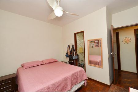Apartamento à venda com 90m², 3 quartos e 2 vagas Apartamento à venda com 90m², 3 quartos e 2 vagasSuite