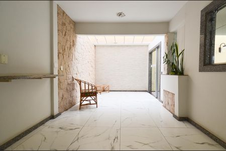 Apartamento à venda com 90m², 3 quartos e 2 vagas Apartamento à venda com 90m², 3 quartos e 2 vagasHall de entrada