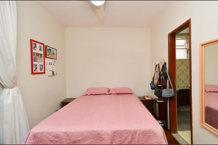 Apartamento à venda com 90m², 3 quartos e 2 vagas Apartamento à venda com 90m², 3 quartos e 2 vagasSuite