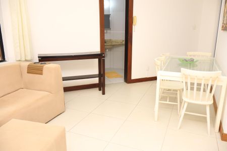 Sala de apartamento para alugar com 1 quarto, 45m² em Brotas, Salvador
