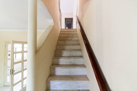 Casa para alugar com 109m², 3 quartos e 1 vagaEscada