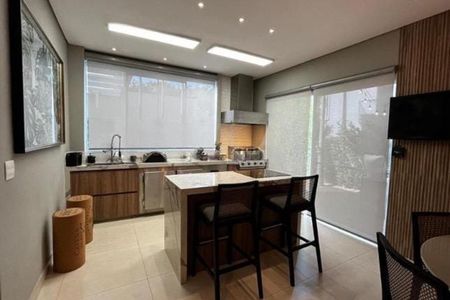 Casa à venda com 298m², 4 quartos e 4 vagas