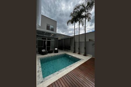 Casa à venda com 298m², 4 quartos e 4 vagas