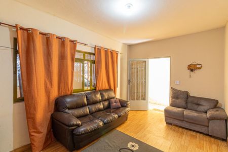 Casa à venda com 150m², 2 quartos e 2 vagas Casa à venda com 150m², 2 quartos e 2 vagasSala