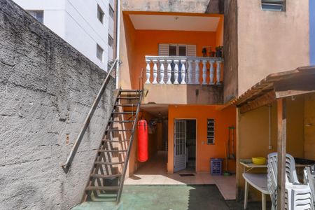 Casa à venda com 305m², 3 quartos e 5 vagasEscada casa 2