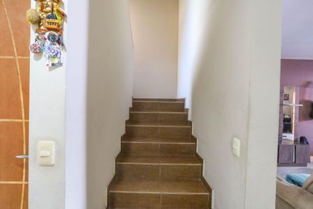 Casa à venda com 305m², 3 quartos e 5 vagasCasa 1 - Escada