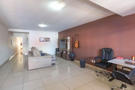 Casa à venda com 305m², 3 quartos e 5 vagasCasa 1 - Sala