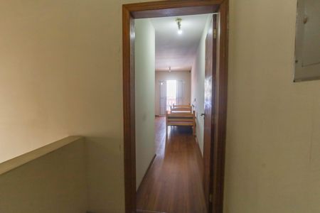 Casa à venda com 305m², 3 quartos e 5 vagasCasa 1 - Hall da escada