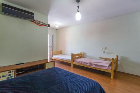 Casa à venda com 305m², 3 quartos e 5 vagasCasa 1 - Quarto