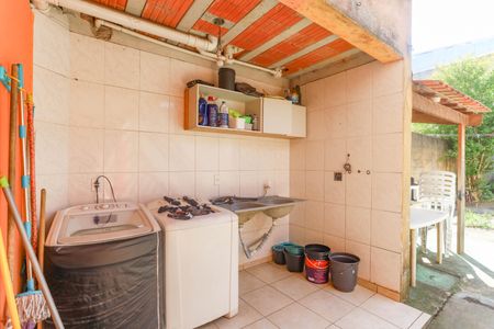 Casa à venda com 305m², 3 quartos e 5 vagasCasa 1 - Área de serviço