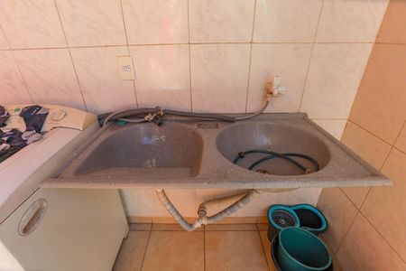 Casa à venda com 305m², 3 quartos e 5 vagasCasa 1 - Área de serviço