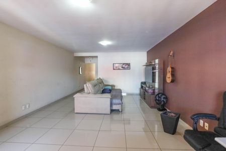 Casa à venda com 305m², 3 quartos e 5 vagasCasa 1 - Sala