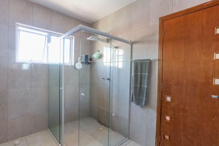 Casa à venda com 305m², 3 quartos e 5 vagasCasa 1 - Banheiro