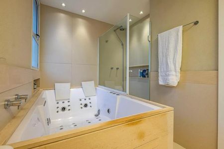 Apartamento à venda com 223m², 3 quartos e 4 vagasFoto 01